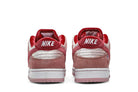 Tênis Nike SB Dunk Low Strangelove Rosa detalhe lateral