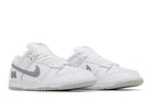 Tênis Nike SB Dunk Low Supreme 94 White Metallic Silver Branco detalhe frontal