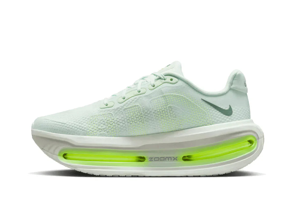 Tênis Nike Vomero Premium Barely Volt Verde vista traseira