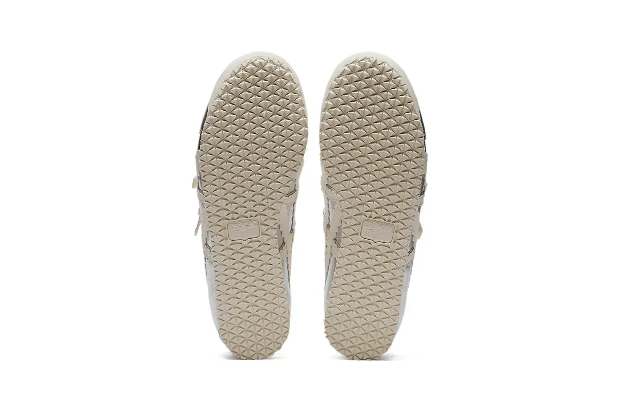 Tênis Onitsuka Tiger Mexico 66 TGRS Silver Cream Prateado detalhe do material