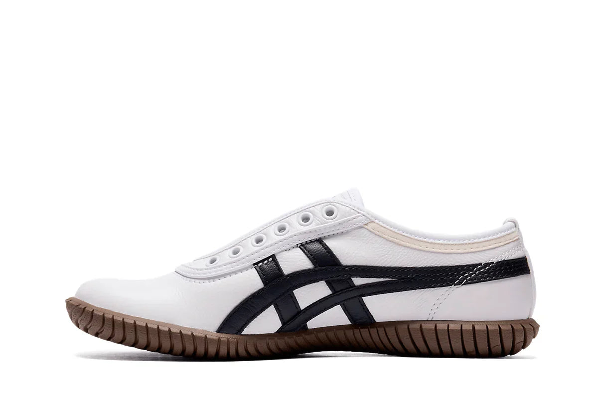 Tênis Onitsuka Tiger Tsunahiki Slip-On White/Black Branco detalhe frontal