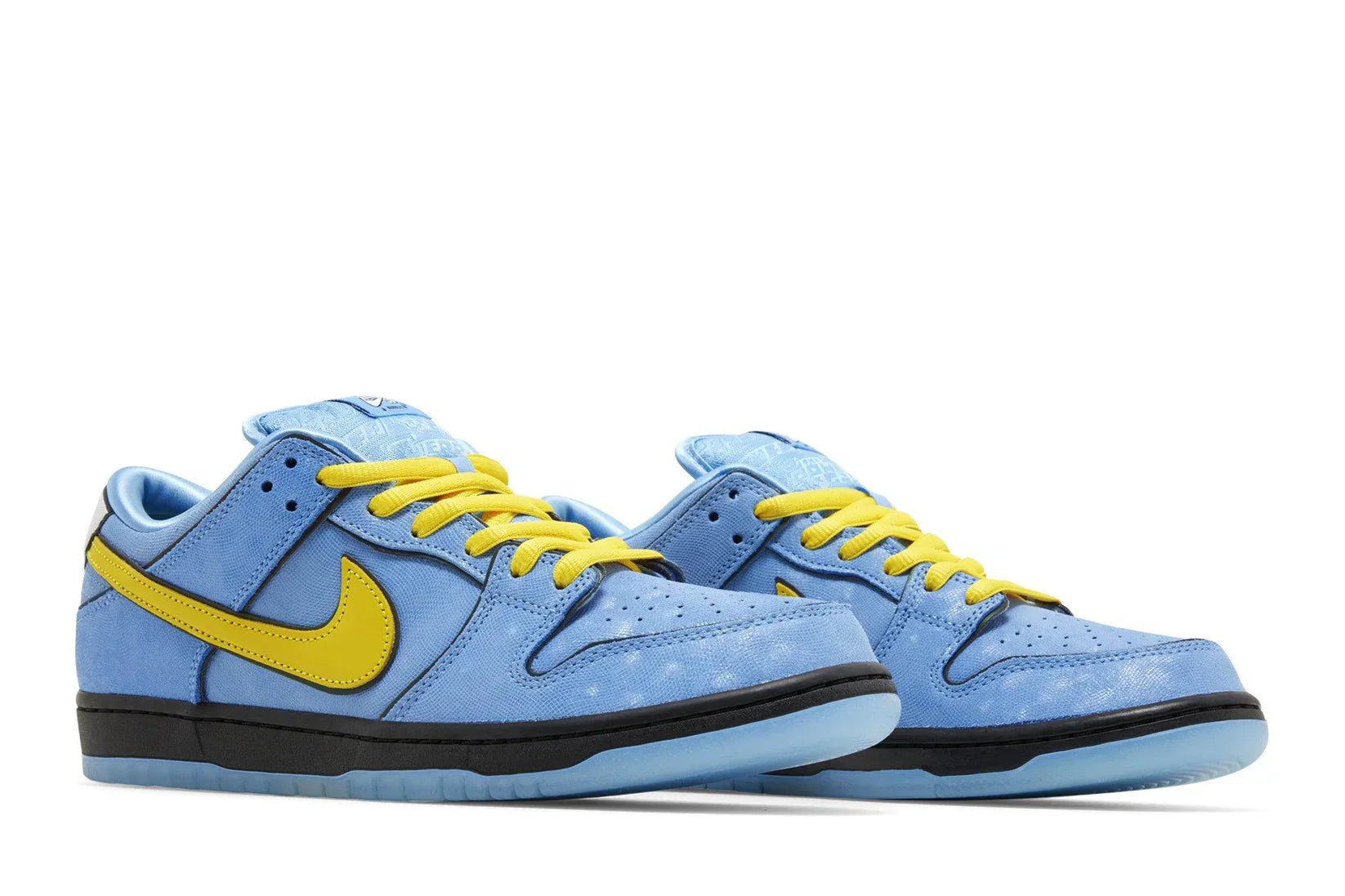 Tênis The Powerpuff Girls x Nike SB Dunk Low Bubbles Azul vista traseira