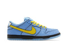 Tênis The Powerpuff Girls x Nike SB Dunk Low Bubbles Azul vista lateral