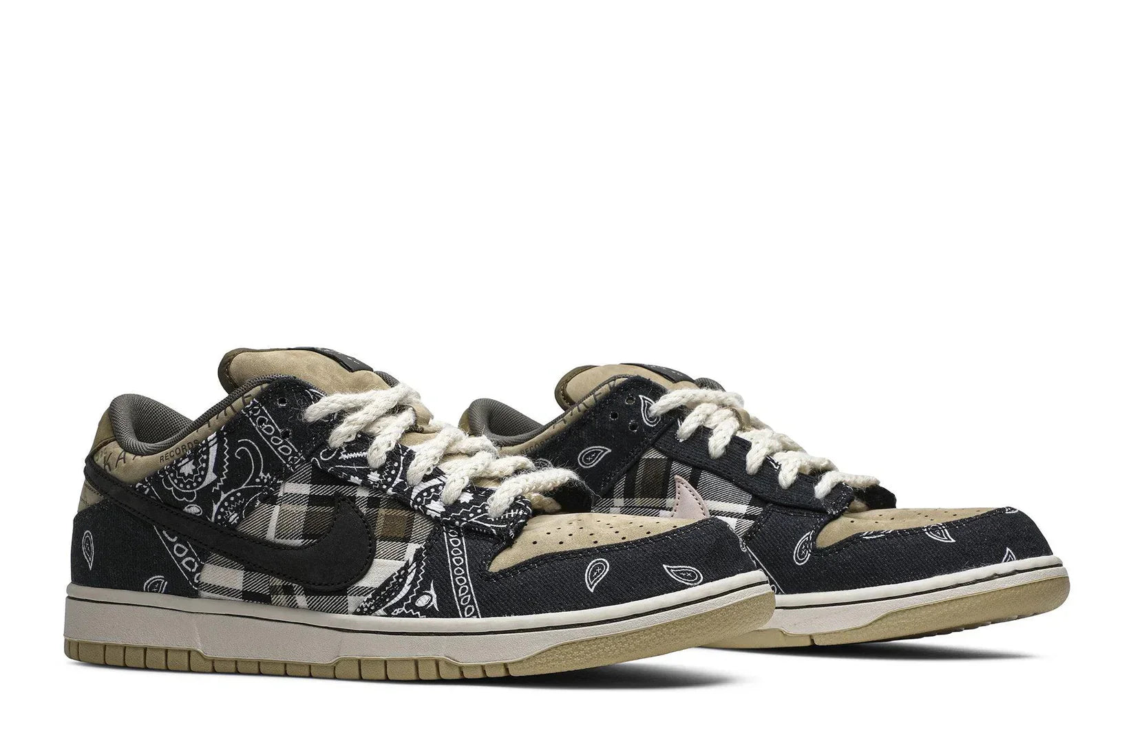 Tênis Travis Scott x Nike Dunk Low Cactus Jack Preto detalhe do material