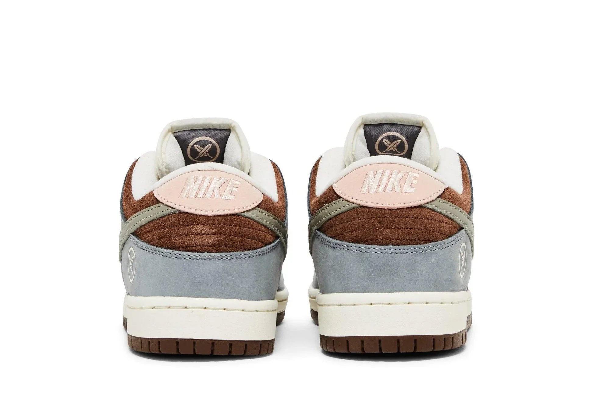 Tênis Yuto Horigome x Nike SB Dunk Low Azul detalhe do solado